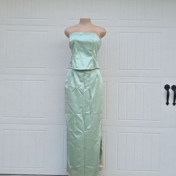 NEW BARI JAY TWO PIECE GOWN SIDE ZIPPER CLOSURE WITH JEWEL STUDDED EMBELLISHMENT - Picture 11 of 15